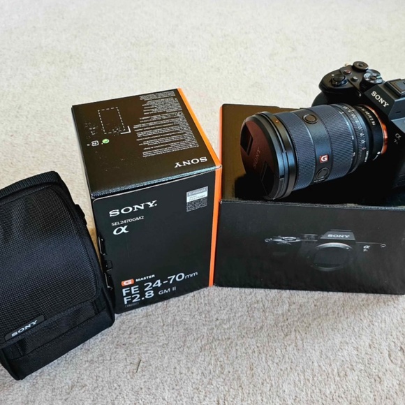 Sony a7iv camera with fe 2.8 lens - Picture 3 of 3